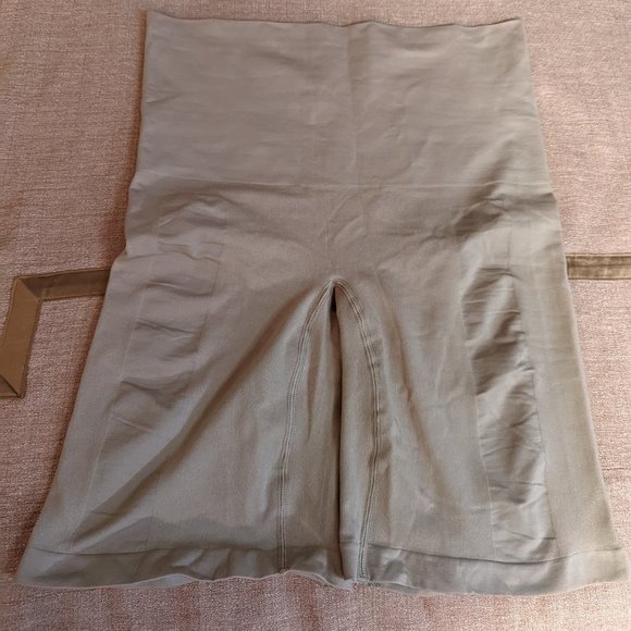 ❌SOLD❌ Shape by Cacique High-Waist Shaper - Picture 3 of 3